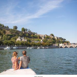 La Rose Sur Meuse Villa Haybes Exteriör bild